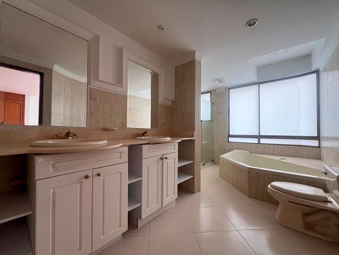 Apartamento de 3 alcobas en arriendo en El Poblado, Medellín, 220 m² · foto 18 de 18