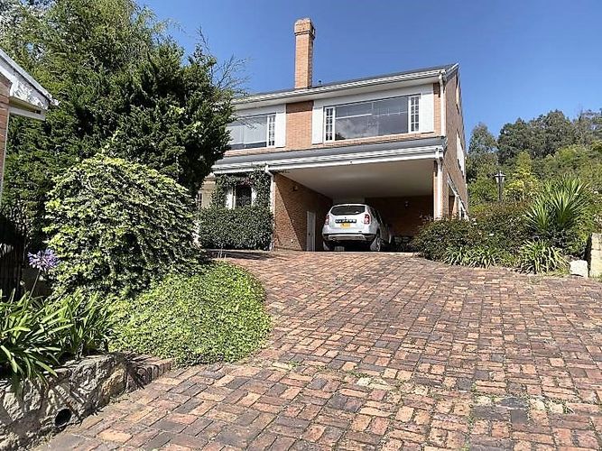 Casa de 4 alcobas en venta en San Jose De Bavaria, Bogotá, 440 m² · foto 2 de 24