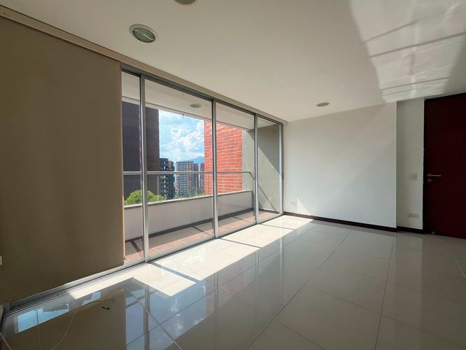 Apartamento de 3 alcobas en arriendo en Cumbres, Envigado, 75 m² · foto 3 de 17
