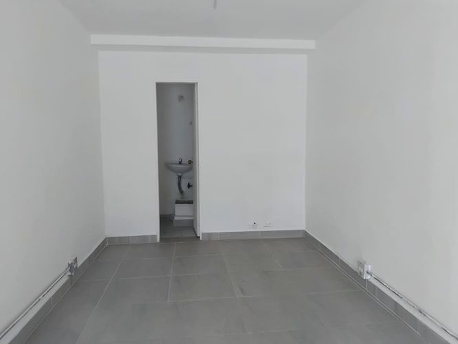 Local en arriendo en El Poblado, Medellín, 14 m² · foto 2 de 4