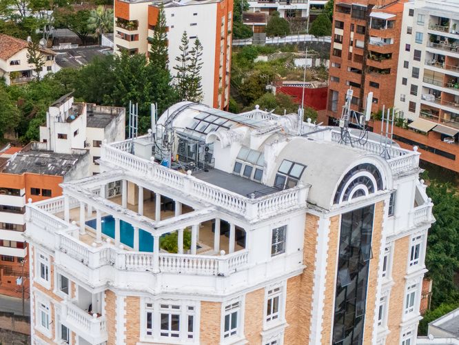 Apartamento de 4 alcobas en venta en Santa Monica, Cali, 1000 m² · foto 2 de 24
