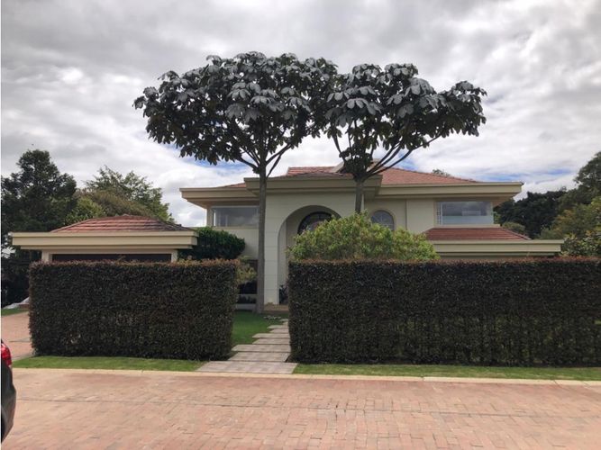 Casa en venta en Casa Blanca, Bogotá, 425 m² · foto 1 de 24