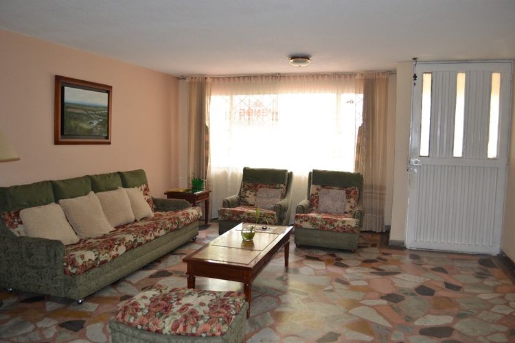 Casa de 7 alcobas en venta en Quinta Paredes, Bogotá, 330 m² · foto 8 de 14