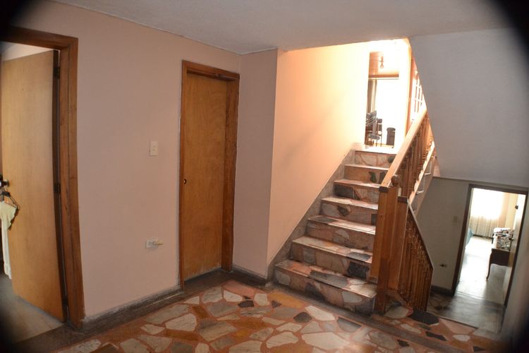 Casa de 7 alcobas en venta en Quinta Paredes, Bogotá, 330 m² · foto 12 de 14