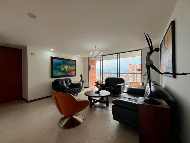 Apartamento de 3 alcobas en venta en El Poblado, Medellín, 127 m² · foto 2 de 19