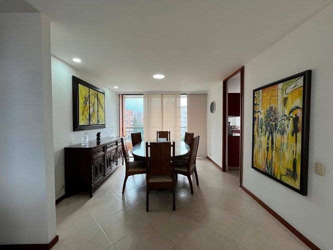 Apartamento de 3 alcobas en venta en El Poblado, Medellín, 127 m² · foto 3 de 19