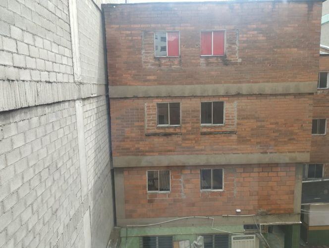 Edificio en venta en Los Colores, Medellín, 1650 m² · foto 18 de 24