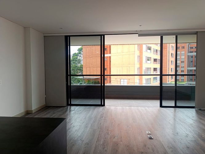 Apartamento de 1 alcoba en venta en El Poblado, Medellín, 61 m² · foto 2 de 15