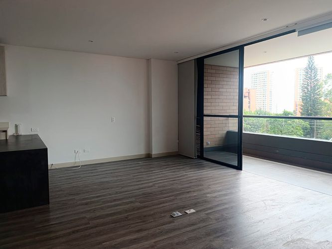 Apartamento de 1 alcoba en venta en El Poblado, Medellín, 61 m² · foto 3 de 15
