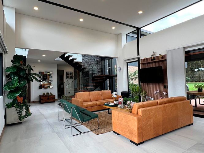 Casa de 4 alcobas en venta en Llano Grande, Rionegro, 570 m² · foto 2 de 19