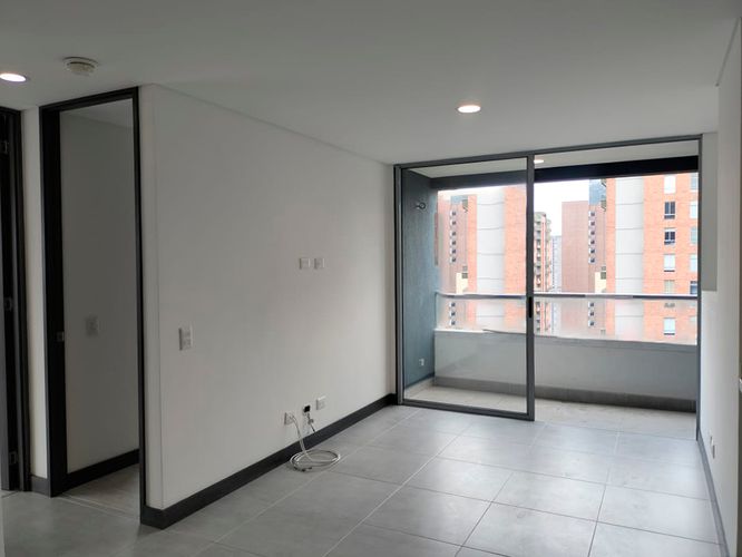 Apartamento de 2 alcobas en arriendo en El Poblado, Medellín, 75 m² · foto 2 de 17