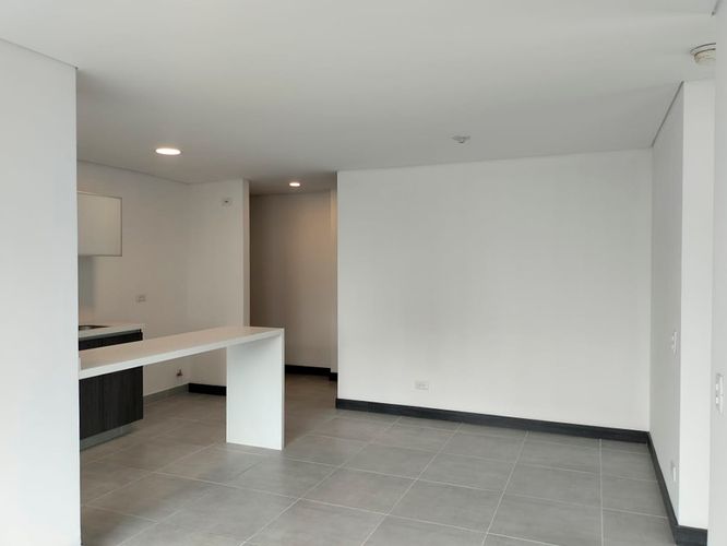 Apartamento de 2 alcobas en arriendo en El Poblado, Medellín, 75 m² · foto 4 de 17