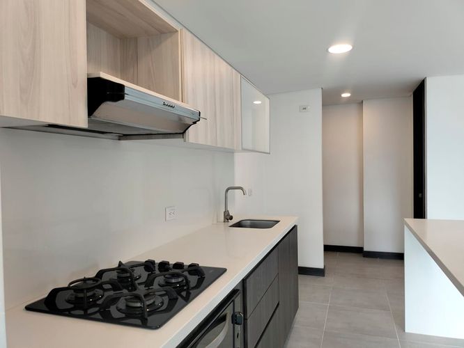 Apartamento de 2 alcobas en arriendo en El Poblado, Medellín, 75 m² · foto 5 de 17