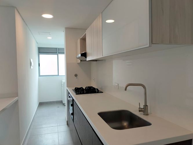 Apartamento de 2 alcobas en arriendo en El Poblado, Medellín, 75 m² · foto 7 de 17