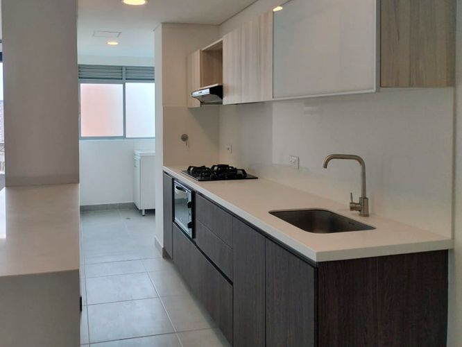 Apartamento de 2 alcobas en arriendo en El Poblado, Medellín, 75 m² · foto 8 de 17