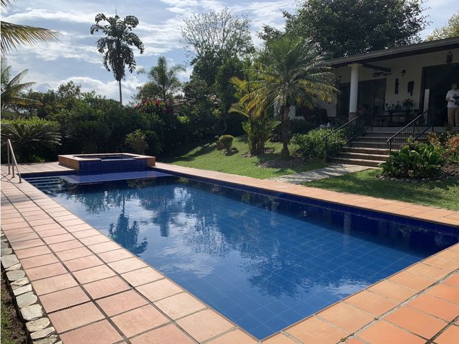 Casa de 4 alcobas en venta en Armenia, 330 m² · foto 3 de 24