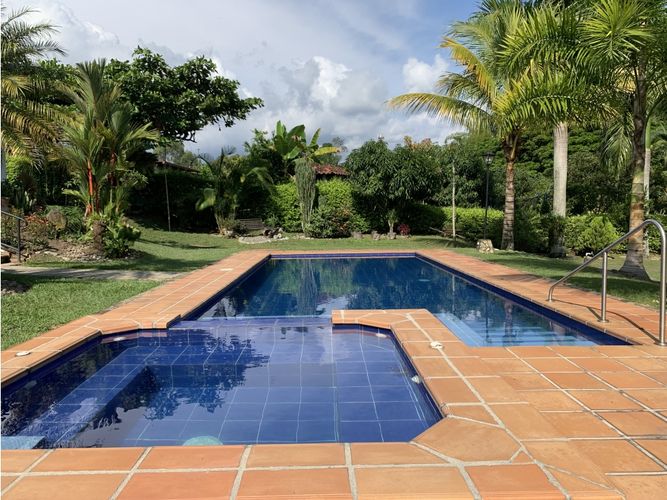 Casa de 4 alcobas en venta en Armenia, 330 m² · foto 4 de 24