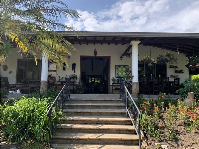 Casa de 4 alcobas en venta en Armenia, 330 m² · foto 5 de 24