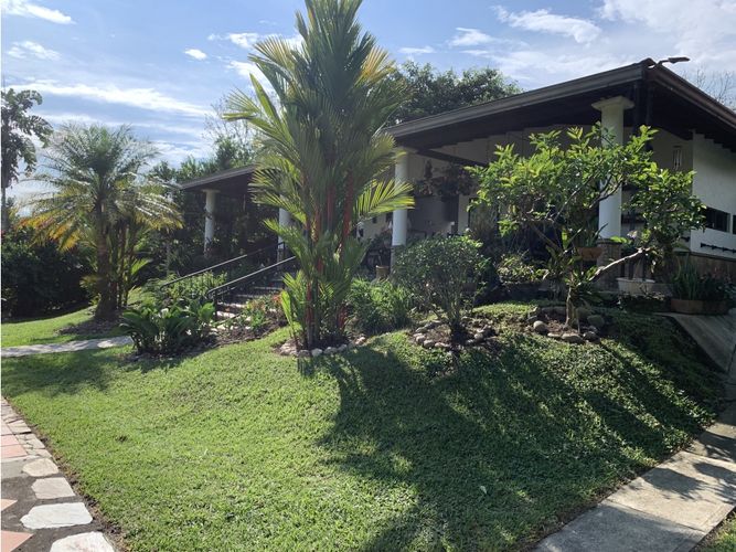 Casa de 4 alcobas en venta en Armenia, 330 m² · foto 7 de 24