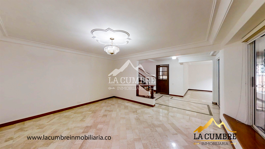 Casa de 4 alcobas en arriendo en San Lucas, Medellín, 272 m² · foto 2 de 19