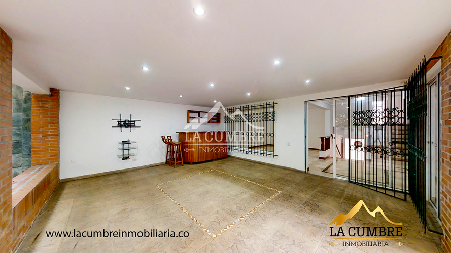 Casa de 4 alcobas en arriendo en San Lucas, Medellín, 272 m² · foto 8 de 19