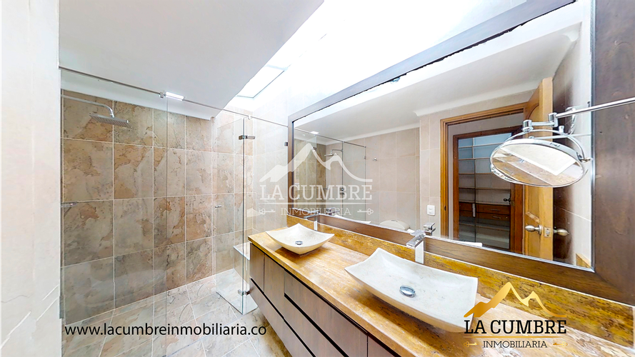 Casa de 4 alcobas en arriendo en San Lucas, Medellín, 272 m² · foto 13 de 19