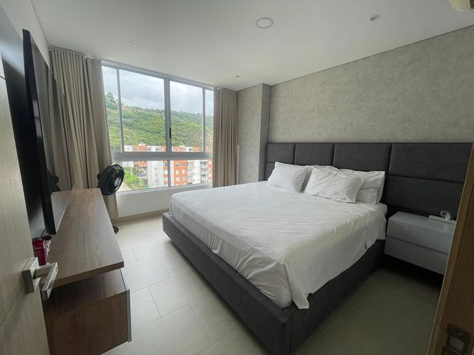 Apartamento de 3 alcobas en venta en Cristales, Cali, 107 m² · foto 2 de 12