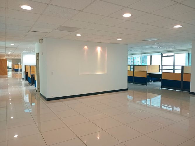 Oficina en arriendo en El Poblado, Medellín, 786 m² · foto 4 de 15