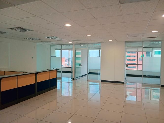 Oficina en arriendo en El Poblado, Medellín, 786 m² · foto 5 de 15