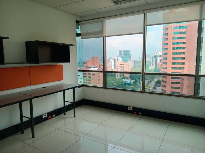 Oficina en arriendo en El Poblado, Medellín, 786 m² · foto 6 de 15