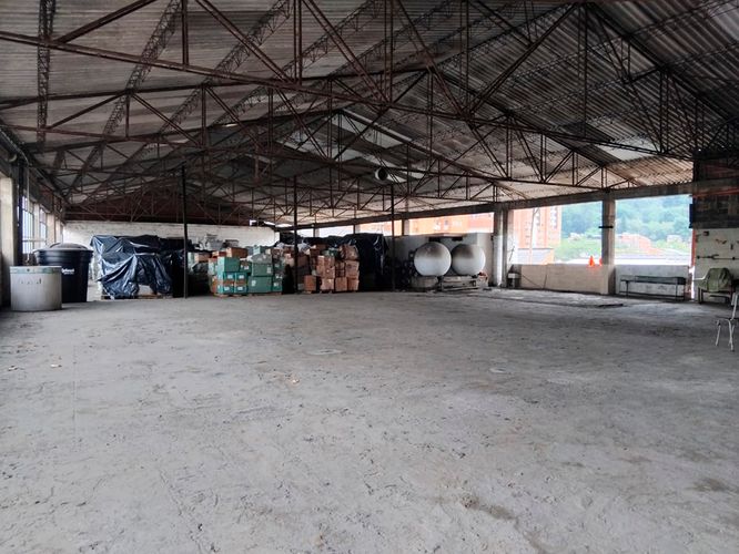 Bodega en arriendo en El Poblado, Medellín, 1300 m² · foto 2 de 12