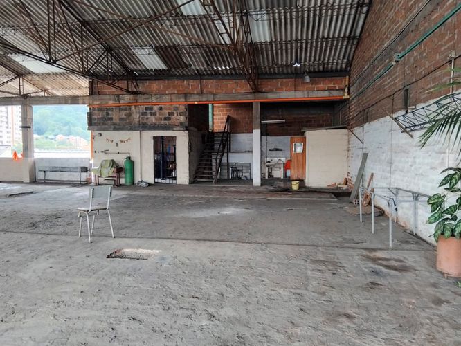 Bodega en arriendo en El Poblado, Medellín, 1300 m² · foto 9 de 12
