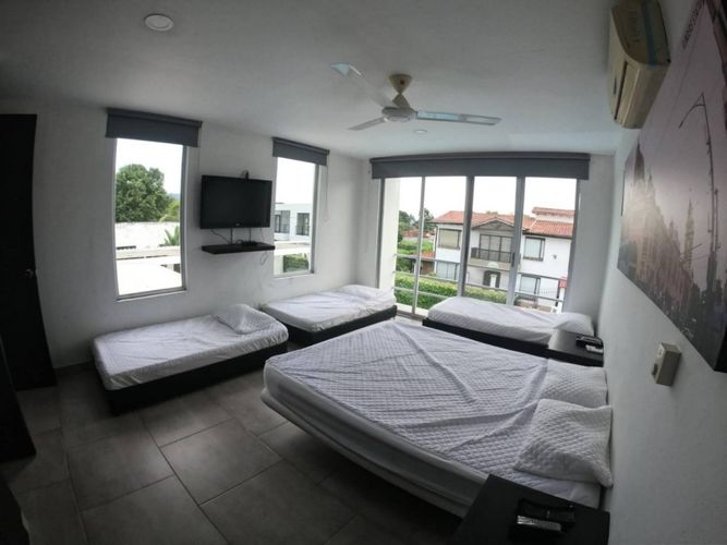 Casa de 5 alcobas en venta en Ricaurte, 350 m² · foto 3 de 24