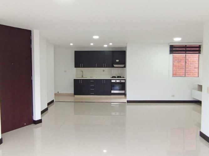 Apartamento en arriendo en Camino Verde, Envigado, 81 m² · foto 2 de 16