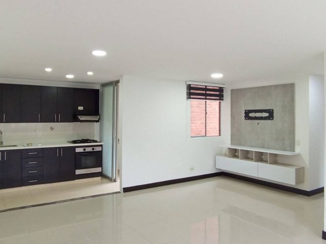 Apartamento en arriendo en Camino Verde, Envigado, 81 m² · foto 3 de 16