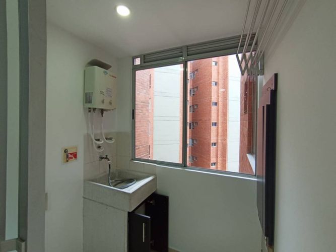Apartamento en arriendo en Camino Verde, Envigado, 81 m² · foto 5 de 16
