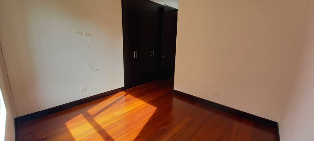 Apartamento en venta en Santa Barbara Alta, Bogotá · foto 8 de 19