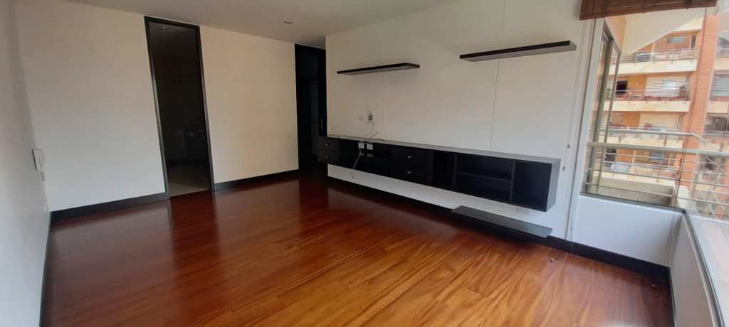 Apartamento en venta en Santa Barbara Alta, Bogotá · foto 10 de 19