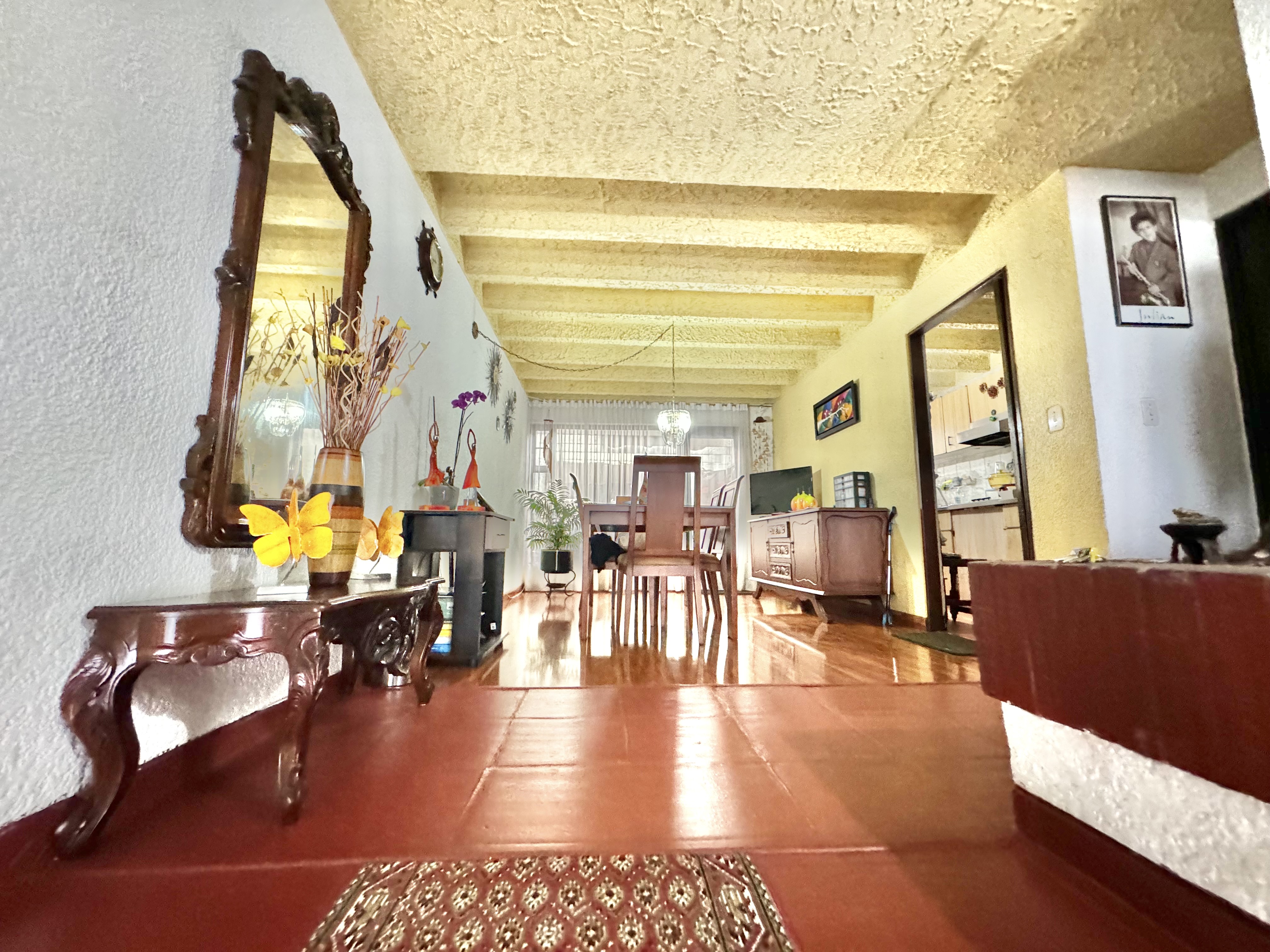 Casa en venta en Villa Magdala, Bogotá · foto 3 de 24
