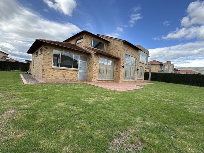 Casa de 4 alcobas en venta en Calahorra, Cajicá, 300 m² · foto 2 de 24