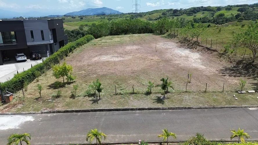 Lote en venta en Cerritos, Pereira, 2400 m² · foto 3 de 4