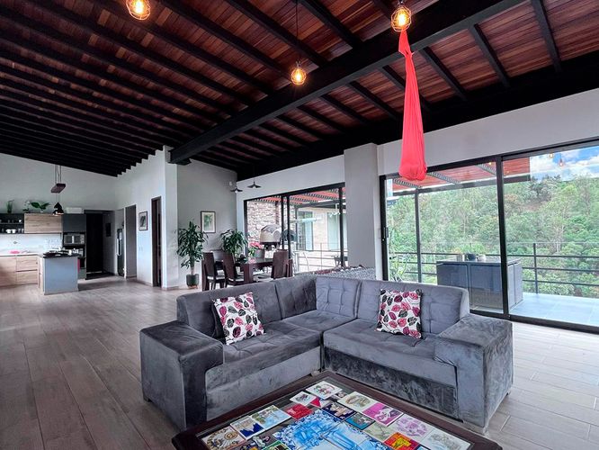 Casa de 4 alcobas en venta en El Retiro, 326 m² · foto 2 de 20