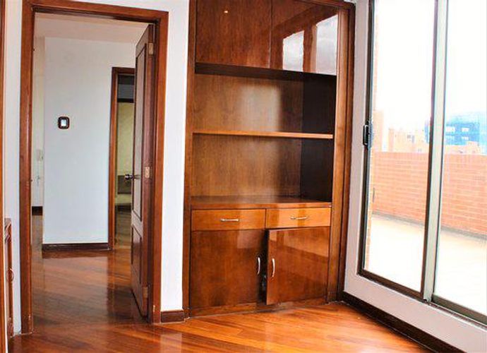 Apartamento de 4 alcobas en venta en Ciudad Salitre, Bogotá, 273 m² · foto 9 de 24