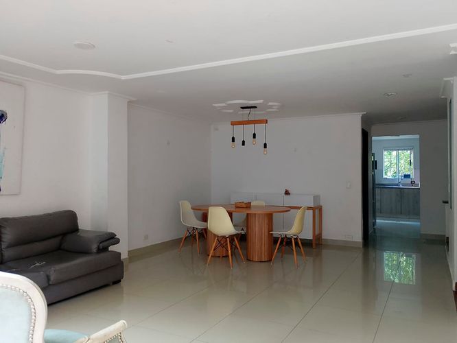 Casa de 3 alcobas en venta en El Poblado, Medellín, 246 m² · foto 3 de 19