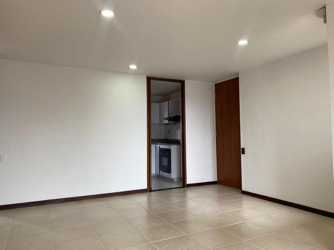 Apartamento de 3 alcobas en arriendo en Castropol, Medellín, 99 m² · foto 3 de 15