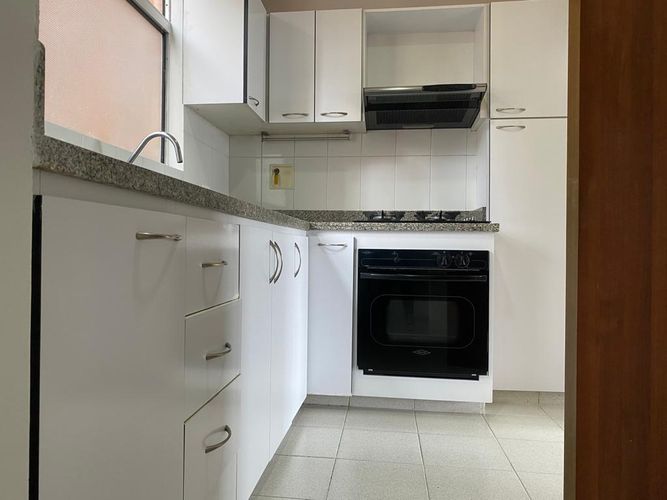 Apartamento de 3 alcobas en arriendo en Castropol, Medellín, 99 m² · foto 4 de 15