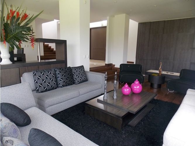 Casa de 4 alcobas en venta en Aposentos, Sopó, 505 m² · foto 2 de 17