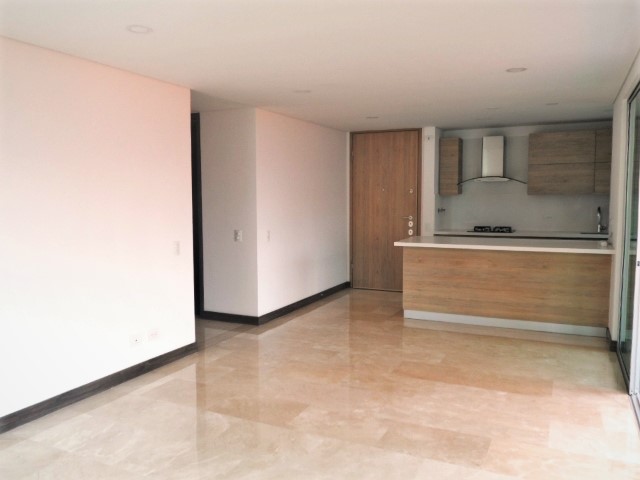 Apartamento en arriendo en Loma De Los Gonzalez, Medellín · foto 2 de 18