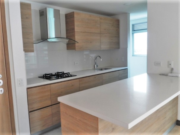 Apartamento en arriendo en Loma De Los Gonzalez, Medellín · foto 4 de 18