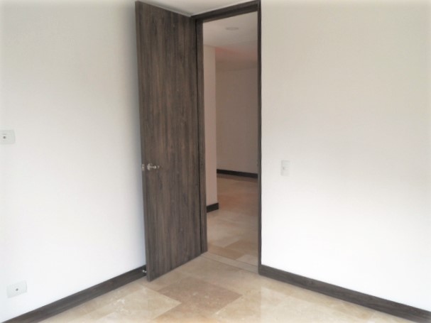 Apartamento en arriendo en Loma De Los Gonzalez, Medellín · foto 13 de 18